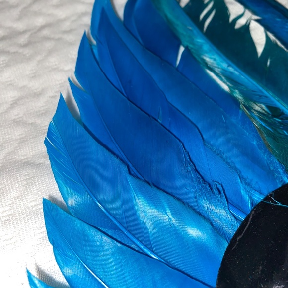*8A blue feathered Venetian-style masquerade mask - Picture 6 of 6